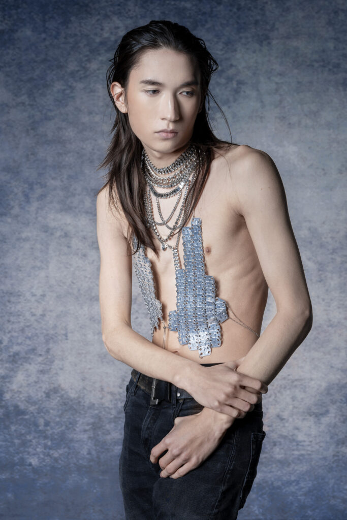 Photographie d'Iulio, Nelson et Meggie pour Aneida par Romane Jacquin, Paris, le 23 novembre 2022.