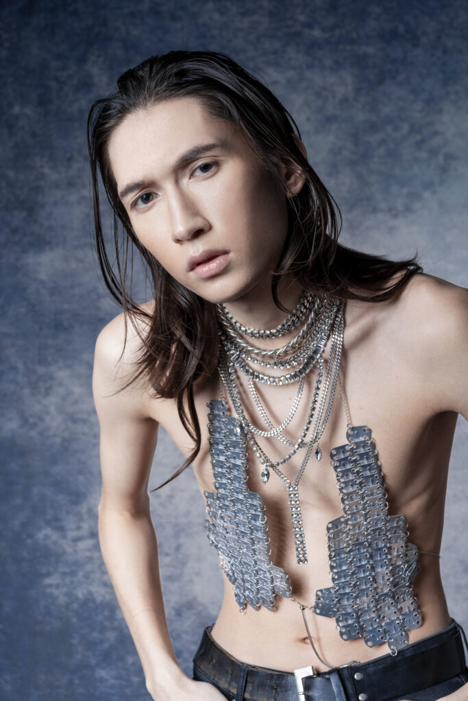 Photographie d'Iulio, Nelson et Meggie pour Aneida par Romane Jacquin, Paris, le 23 novembre 2022.