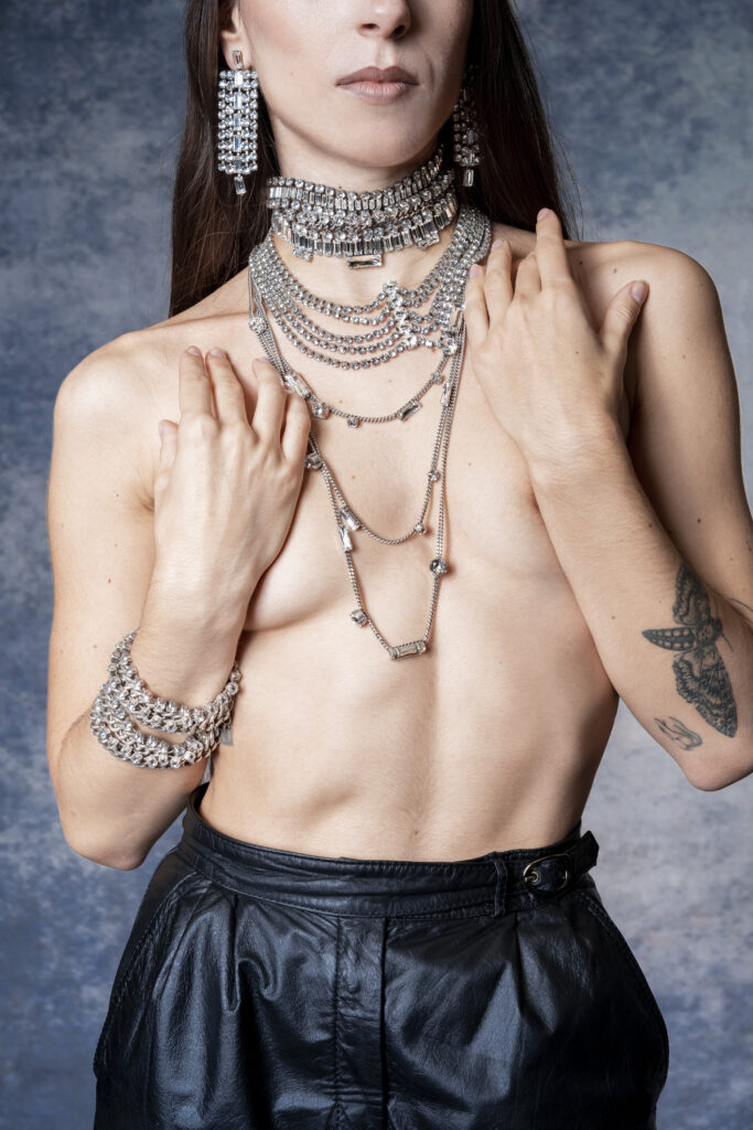 Photographie d'Iulio, Nelson et Meggie pour Aneida par Romane Jacquin, Paris, le 23 novembre 2022.