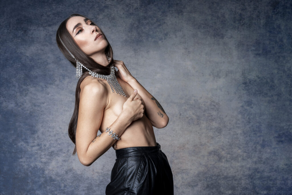 Photographie d'Iulio, Nelson et Meggie pour Aneida par Romane Jacquin, Paris, le 23 novembre 2022.