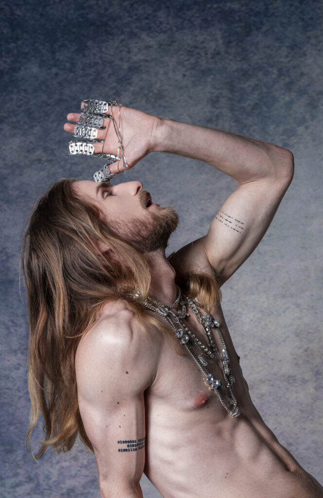 Photographie d'Iulio, Nelson et Meggie pour Aneida par Romane Jacquin, Paris, le 23 novembre 2022.